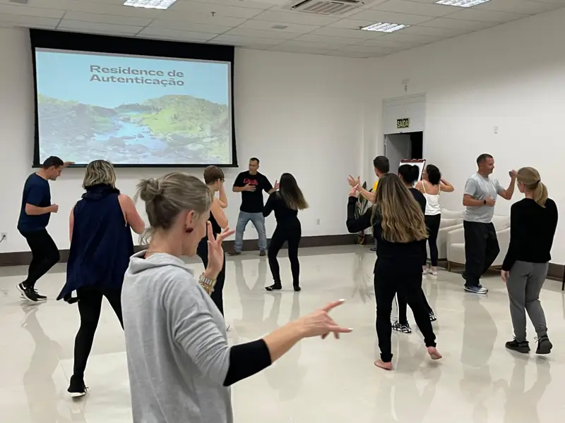 Dinâmica de expressão e movimento durante a Residence de Autenticação
